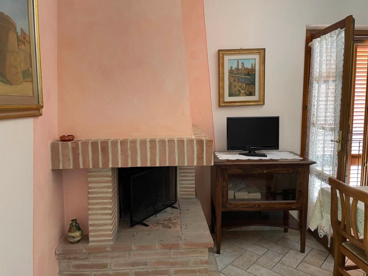 Casa Vacanza Le Case Σαν Τζιμινιάνο Εξωτερικό φωτογραφία