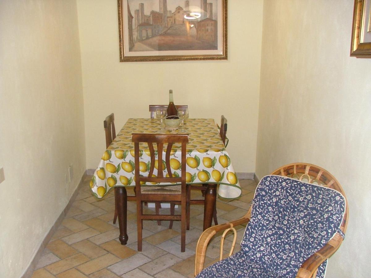 Casa Vacanza Le Case Σαν Τζιμινιάνο Εξωτερικό φωτογραφία